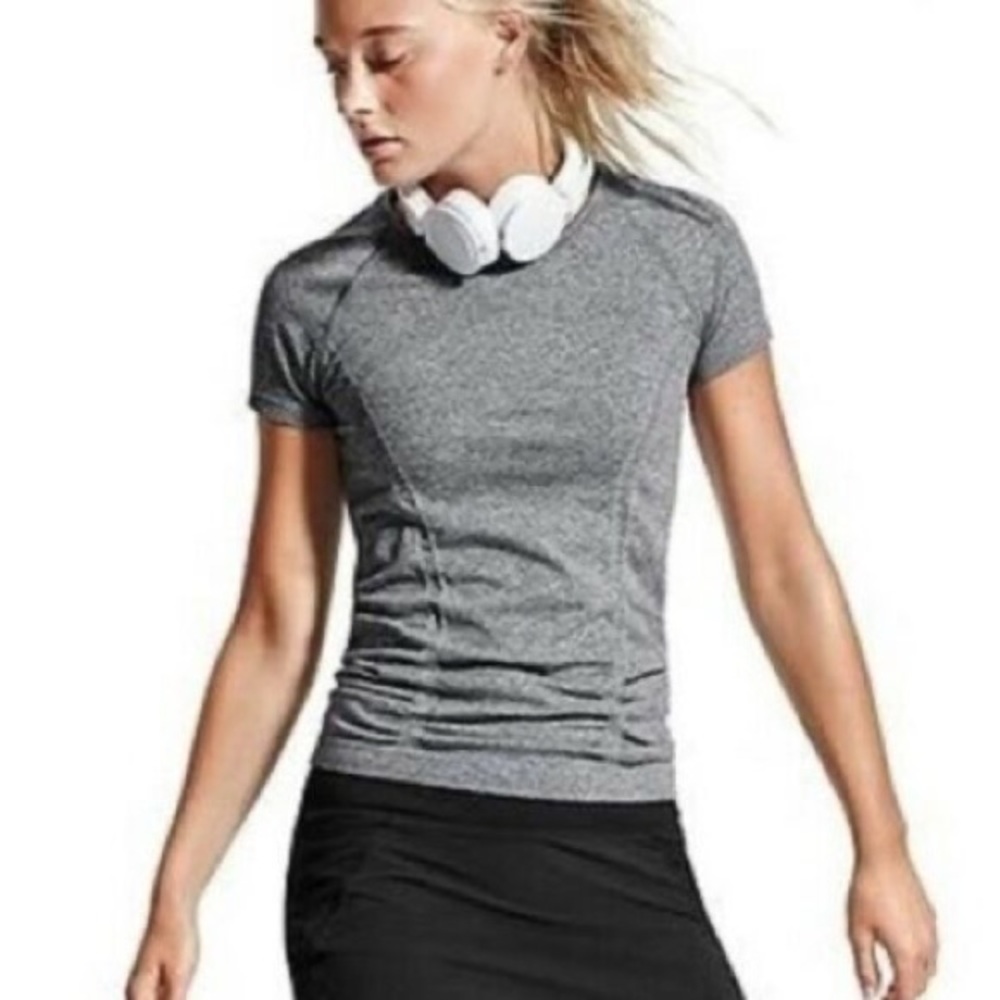 Athleta Fast Track tee in heather gray, size XS.